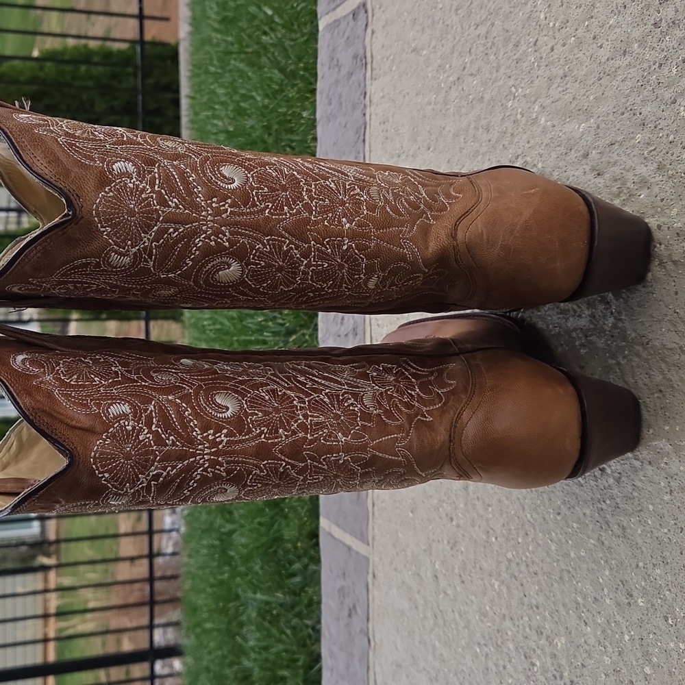 Corral Embroidered Cowboy Boots - Picture 4 of 8